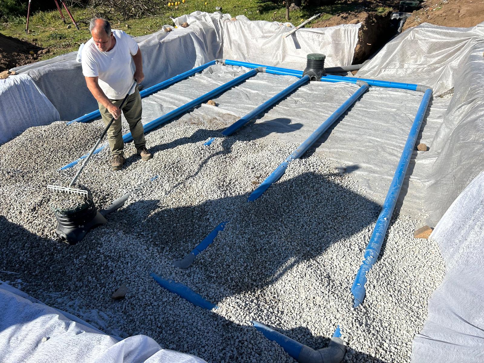 Coulage du béton armé pour la piscine maçonnée à Lumio